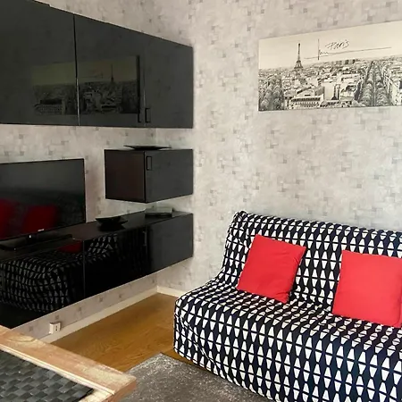Charming At 50 M From The Of Apartman *